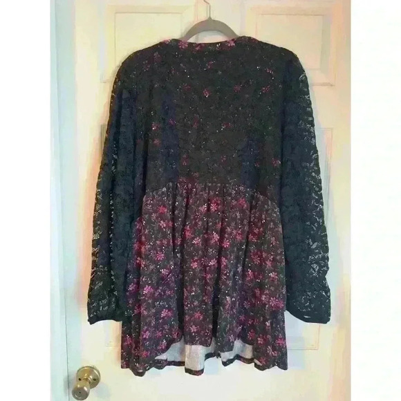 Torrid Babydoll Lace Super Soft Mix Tiered Button-Down Top Purple Floral Size 4 - Picture 4 of 7